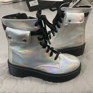 New in box holographic platform boots booties size 8.5 womens fashion nova